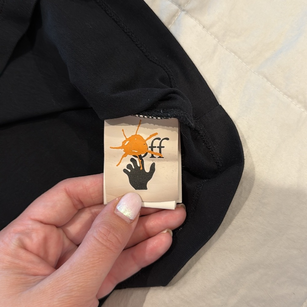 Off-White Classic Black Tee - Picture 3 of 5